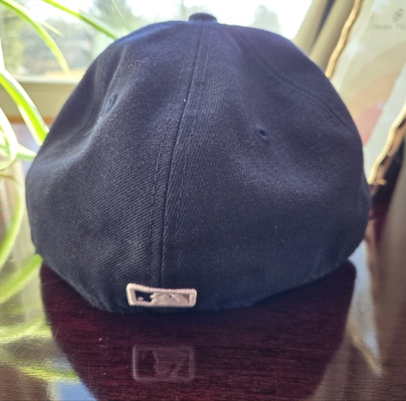 New Era 59FIFTY New York Yankees Official On-Field Fitted Hat - Size 7 1/8 - Picture 3 of 5